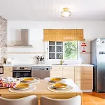 Semesterbostad Hibiscus House By Your Key