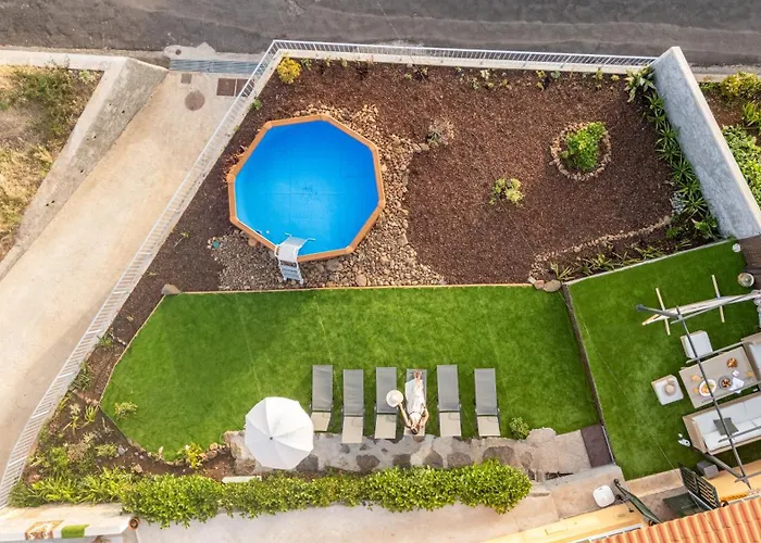 Hibiscus House By Your Key * Calheta (Madeira)